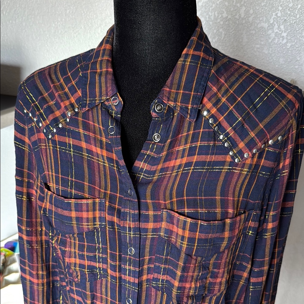 Express Plaid Button-Up Shirt - Picture 2 of 9